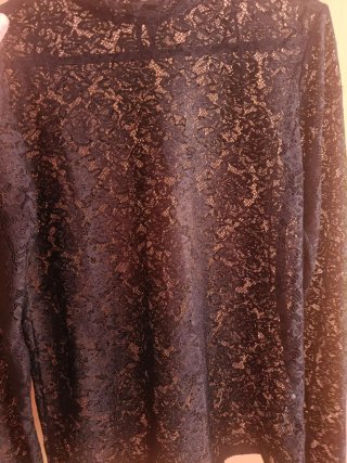Blusa de encaje negra manga larga