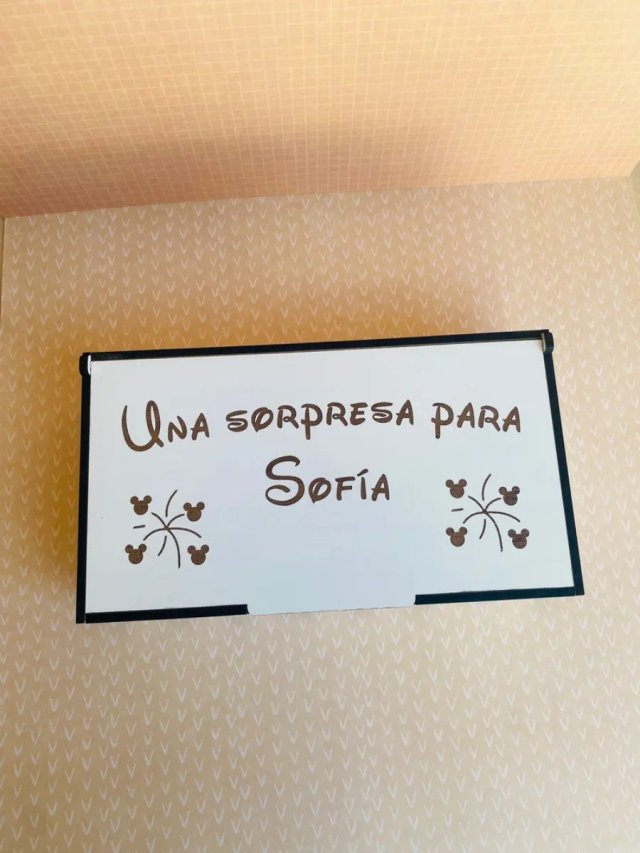 Caja regalo Disney con llave y ticket