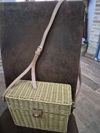 Bolso de rafia beige y marrón