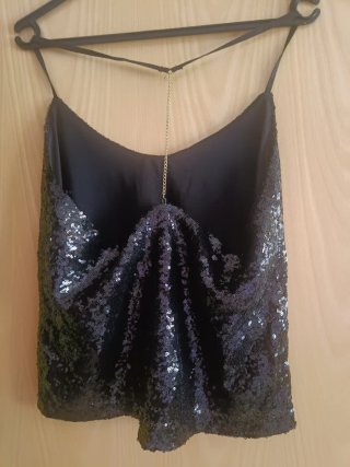 Top lentejuelas negro brillante