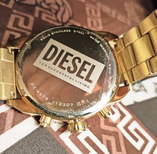 Reloj Diesel nuevo Spiked, dorado