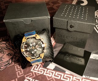 Reloj Diesel nuevo Spiked, dorado