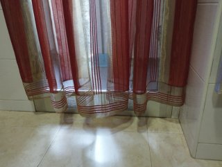 Cortina de cocina roja y transparente