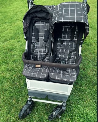Carrito Gemelar Mountain Buggy con capazo