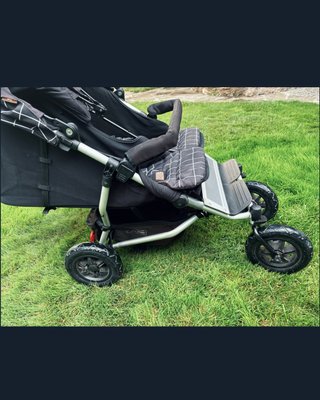 Carrito Gemelar Mountain Buggy con capazo