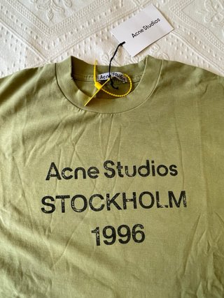 Camiseta Acne Studios Stockholm 1996 Verde Oliva
