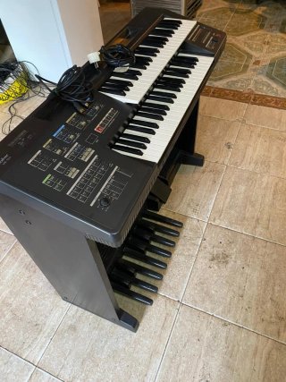 Órgano Yamaha Electone con pedales