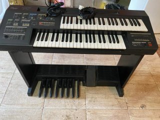 Órgano Yamaha Electone con pedales