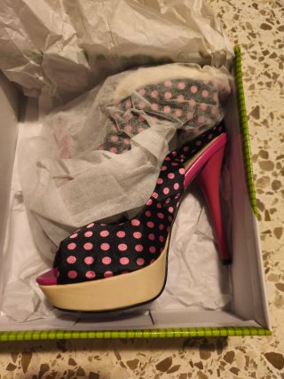 Zapatos de tacón con lunares