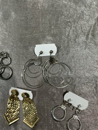 Lotto orecchini pendenti oro e argento