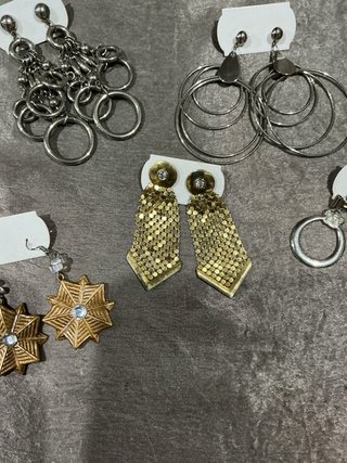 Lotto orecchini pendenti oro e argento