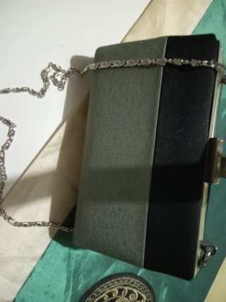Bolso de fiesta negro y verde militar