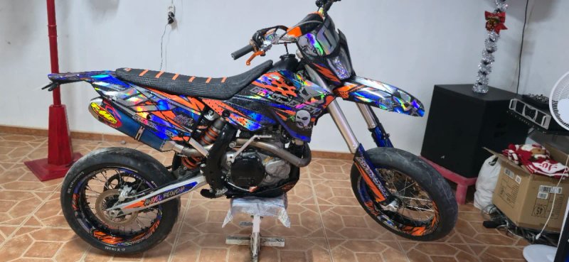 Moto Enduro/Motocross/Supermoto Negra y Naranja