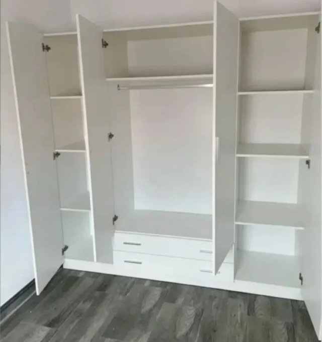 Camas e Guarda-Roupas NOVOS