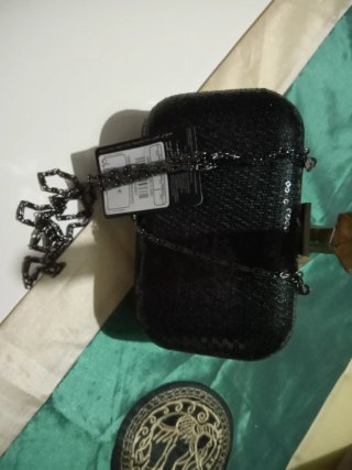 Bolso de fiesta negro con cadena