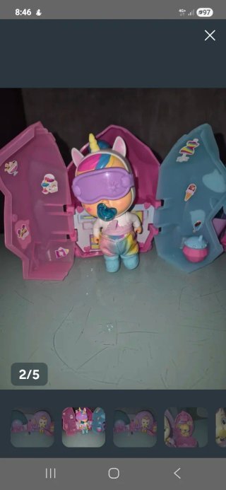 Casa de muñecas Cry Babies y figuras