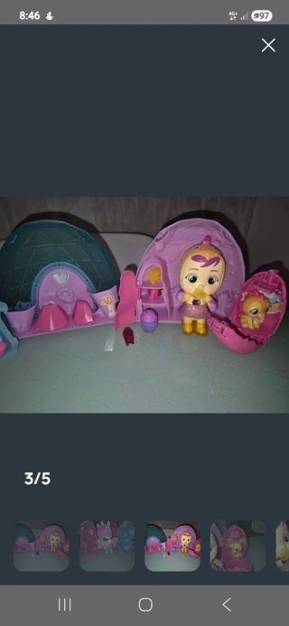 Casa de muñecas Cry Babies y figuras