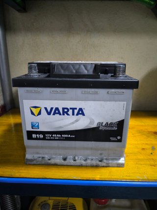 Batería Varta B19 Black Dinamic. 45 Ah  400 Amp