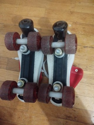 Patines de 4 ruedas rojos