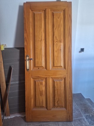 Puerta madera maciza