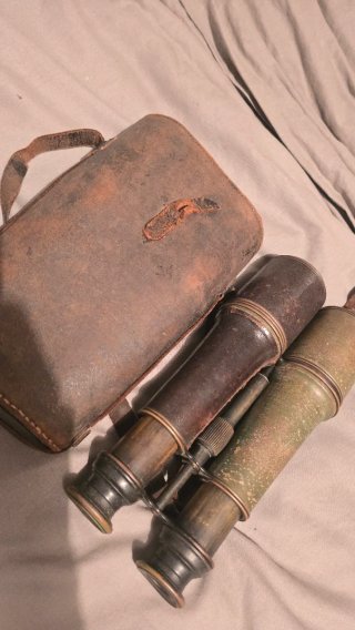 Prismáticos siglo XIX con funda de cuero