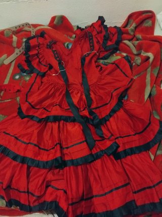 Traje Flamenca Vintage rojo y negro.