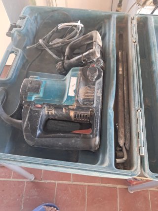 Maletín Makita y martillo demoledor