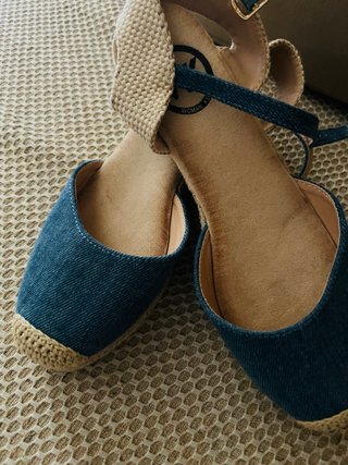 Sandalias planas denim y esparto