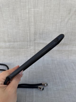 Capa iPhone XS Max Preta Com Cordão
