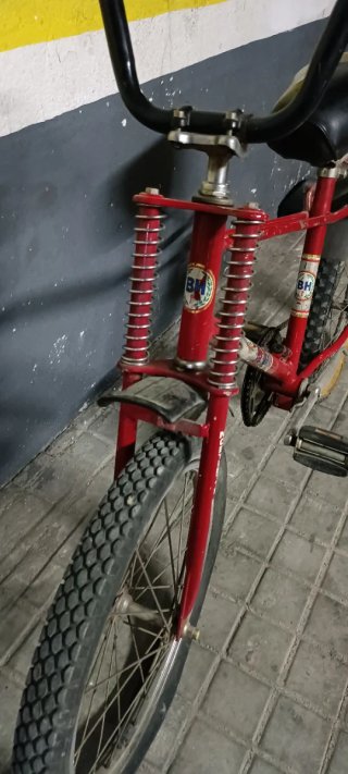 Bicicleta BMX BH Roja