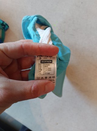 Gorra bebé Decathlon protección nuca 3-4 años