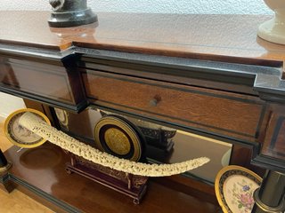 Spettacolare consolle in legno laccato. Anni '80.