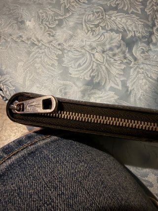 Cartera Lacoste Negra con Diseño Geométrico