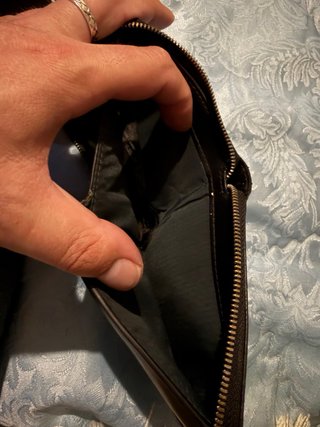 Cartera Lacoste Negra con Diseño Geométrico