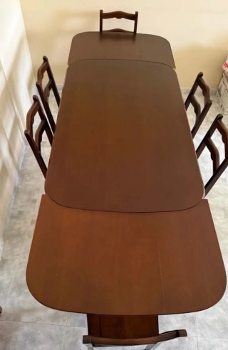 Mesa de comedor con 6 sillas de madera