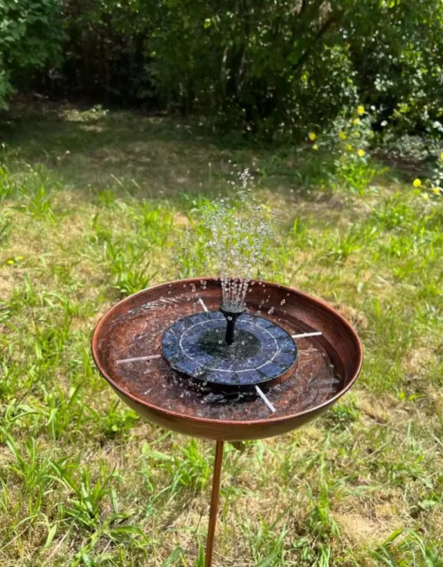 Fontana solare per laghetto con luce notturna