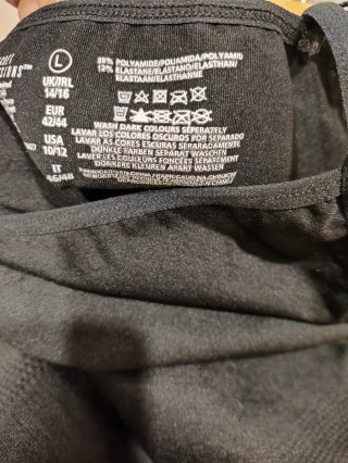 Camiseta interior negra compresión, moldeafora