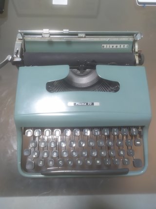 Máquina de escribir Olivetti Pluma 22