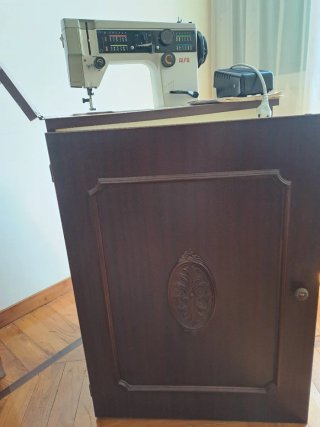 Máquina de coser y bordar ALFA