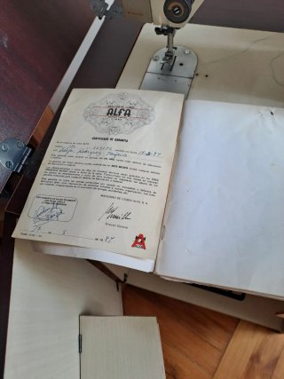 Máquina de coser y bordar ALFA