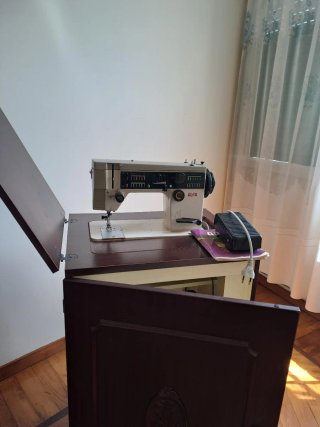 Máquina de coser y bordar ALFA