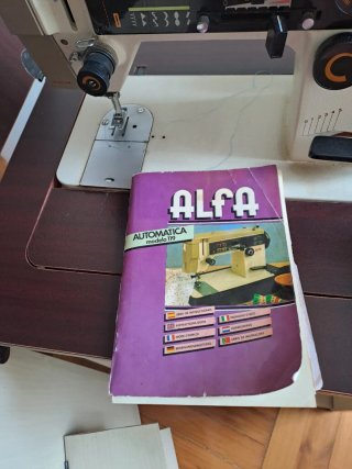 Máquina de coser y bordar ALFA