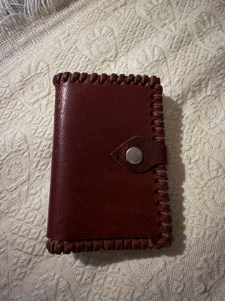 Cartera de cuero artesanal hecha a mano