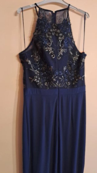 Vestido de fiesta azul con pedrería