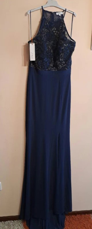 Vestido de fiesta azul con pedrería