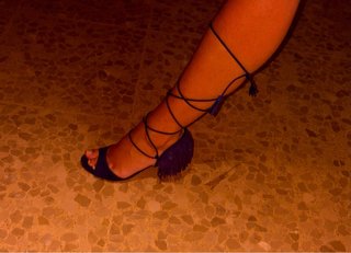 Zapatos de tacón morados con cordones