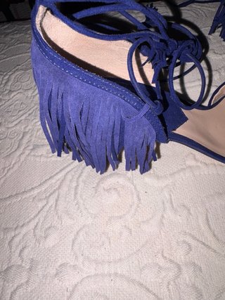 Zapatos de tacón morados con cordones