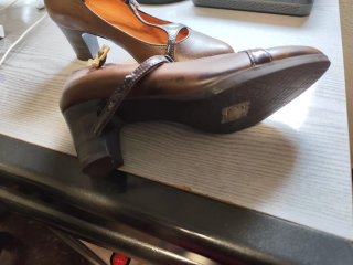 Zapatos de tacón marrones