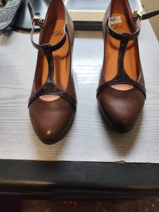 Zapatos de tacón marrones
