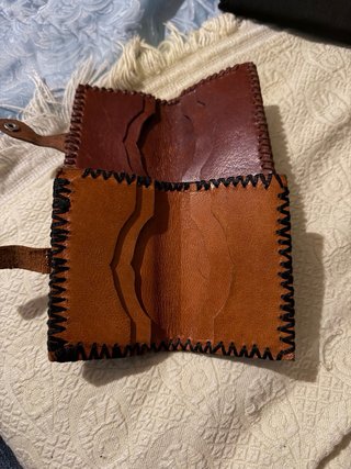 Cartera de cuero artesanal hecha a mano